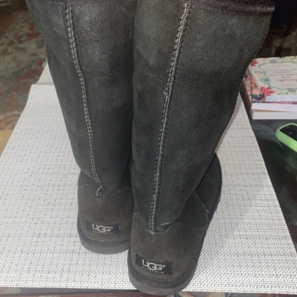 Gently Used UGG Classic Short Boots in Black. - Picture 2 of 9